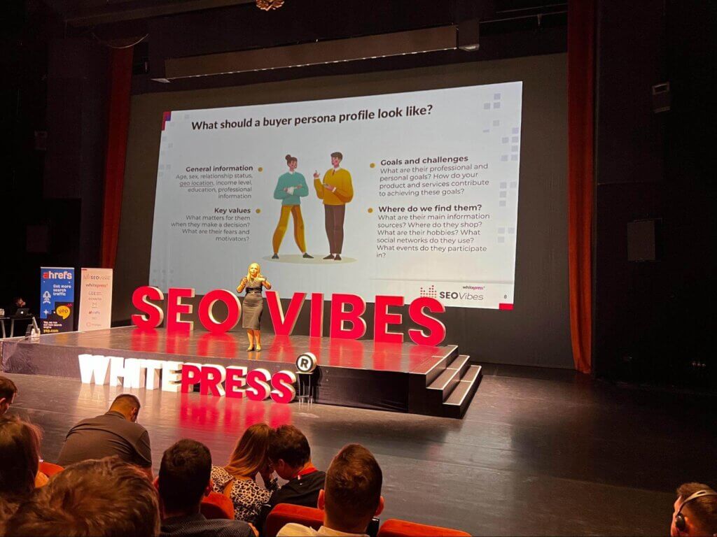 Előadó beszél a SEO Vibes konferencián